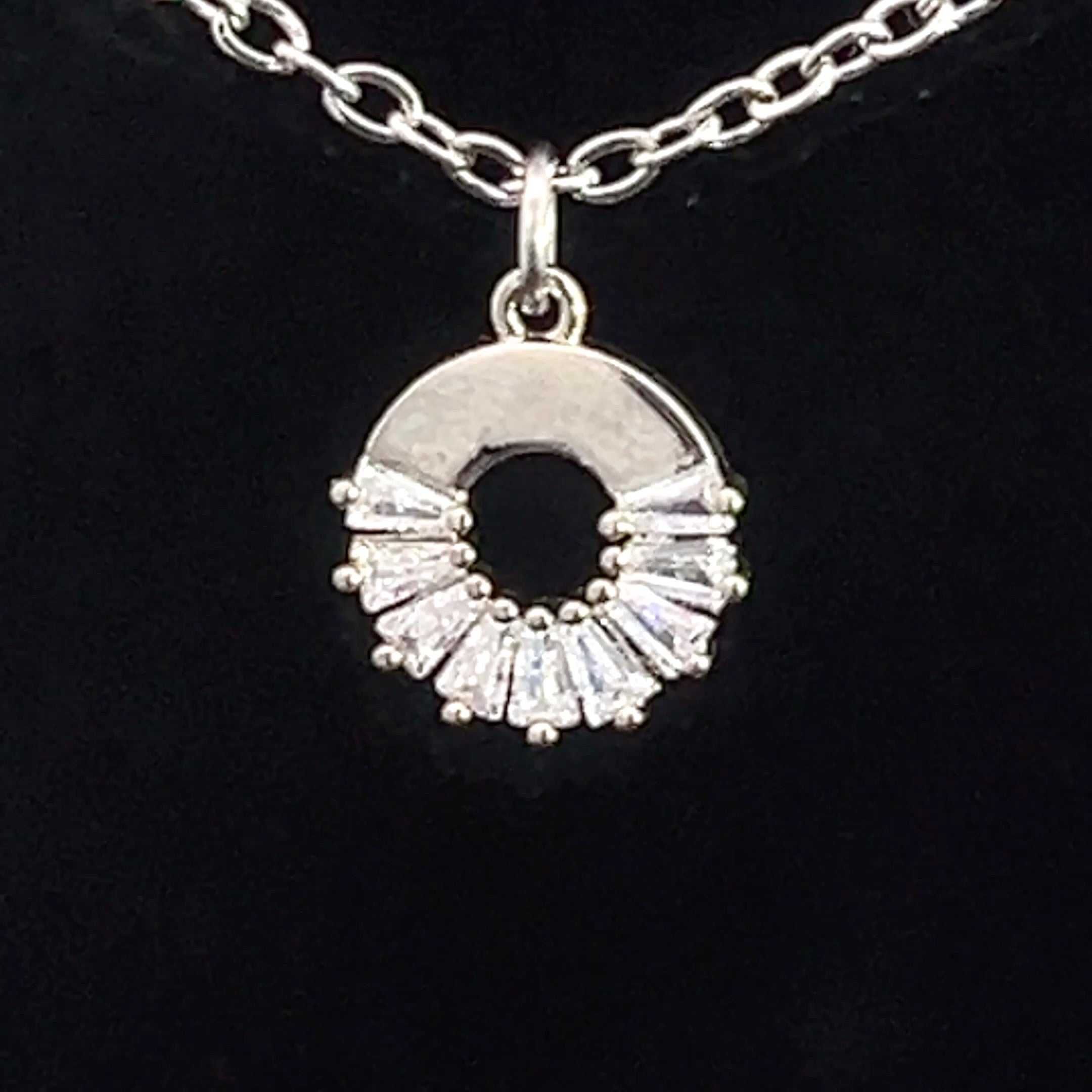 K109 Μενταγιόν