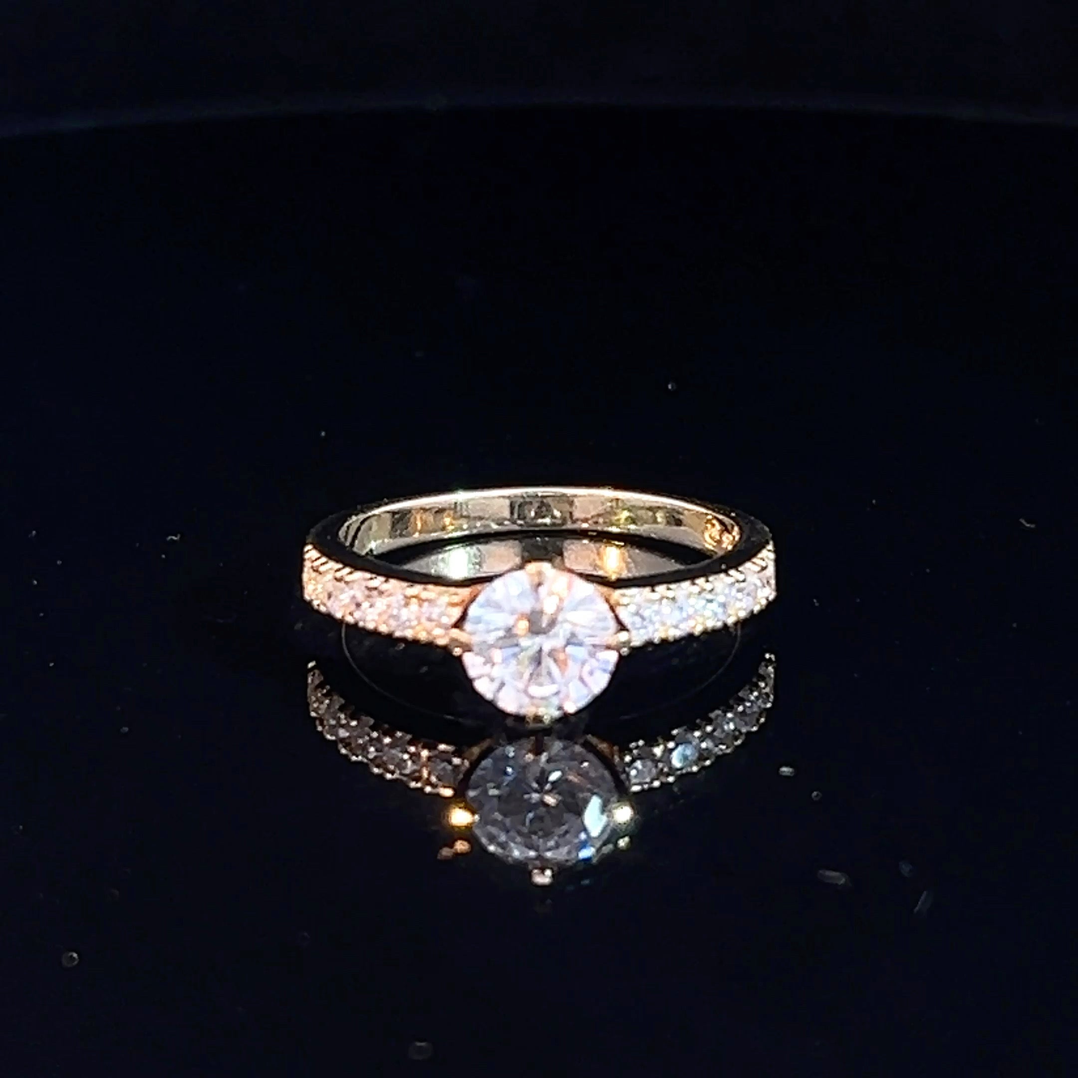 R17 Δαχτυλίδι